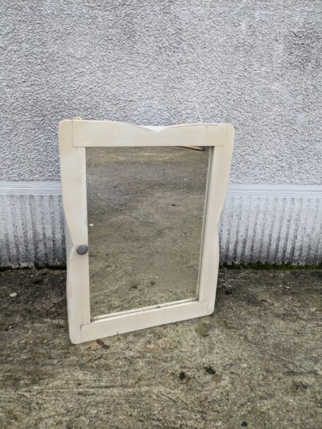Pharmacie, armoire de toilette, brocante en ligne (1)