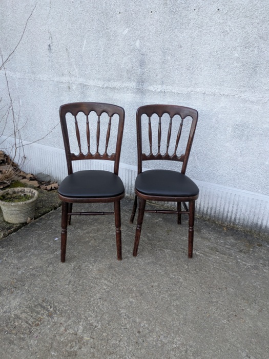 Chaises de bistrot, brocante en ligne (1)