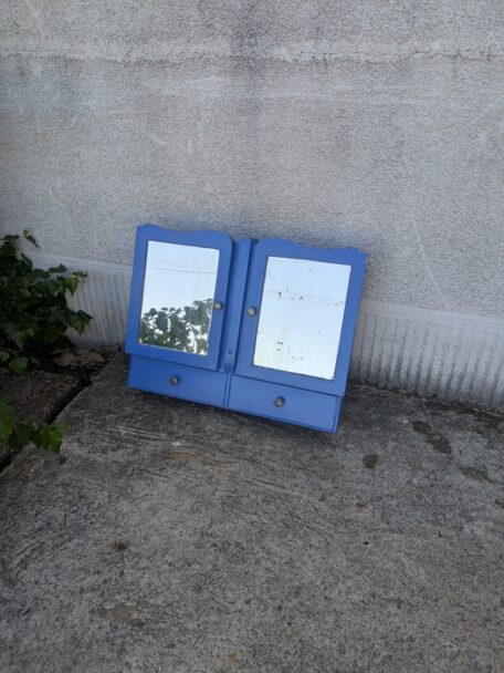 Armoire de toiette, pharmacie, brocante en ligne (1)