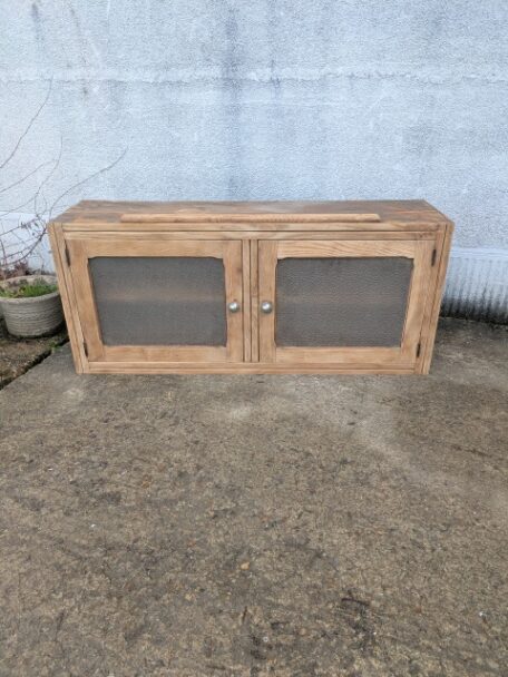 Vitrine, meuble à suspendre, brocante en ligne (1)