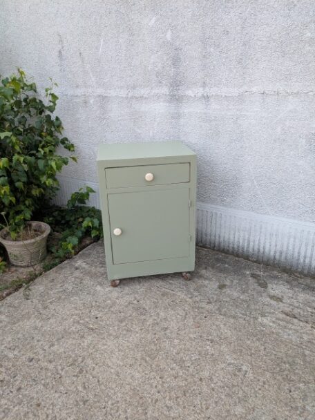 Petit buffet, chevet, brocante en ligne (1)