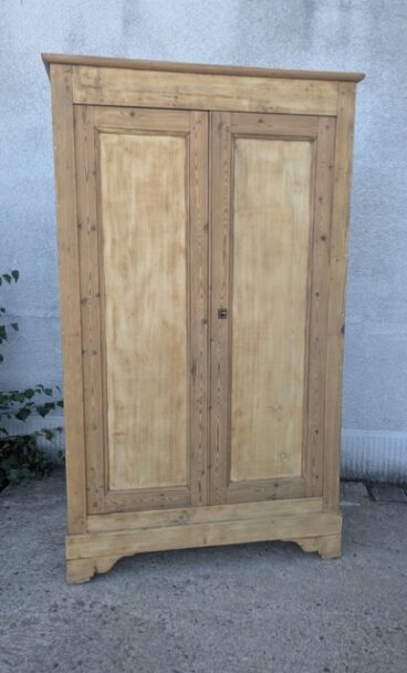 Armoire en bois naturel, brocante en ligne (1)